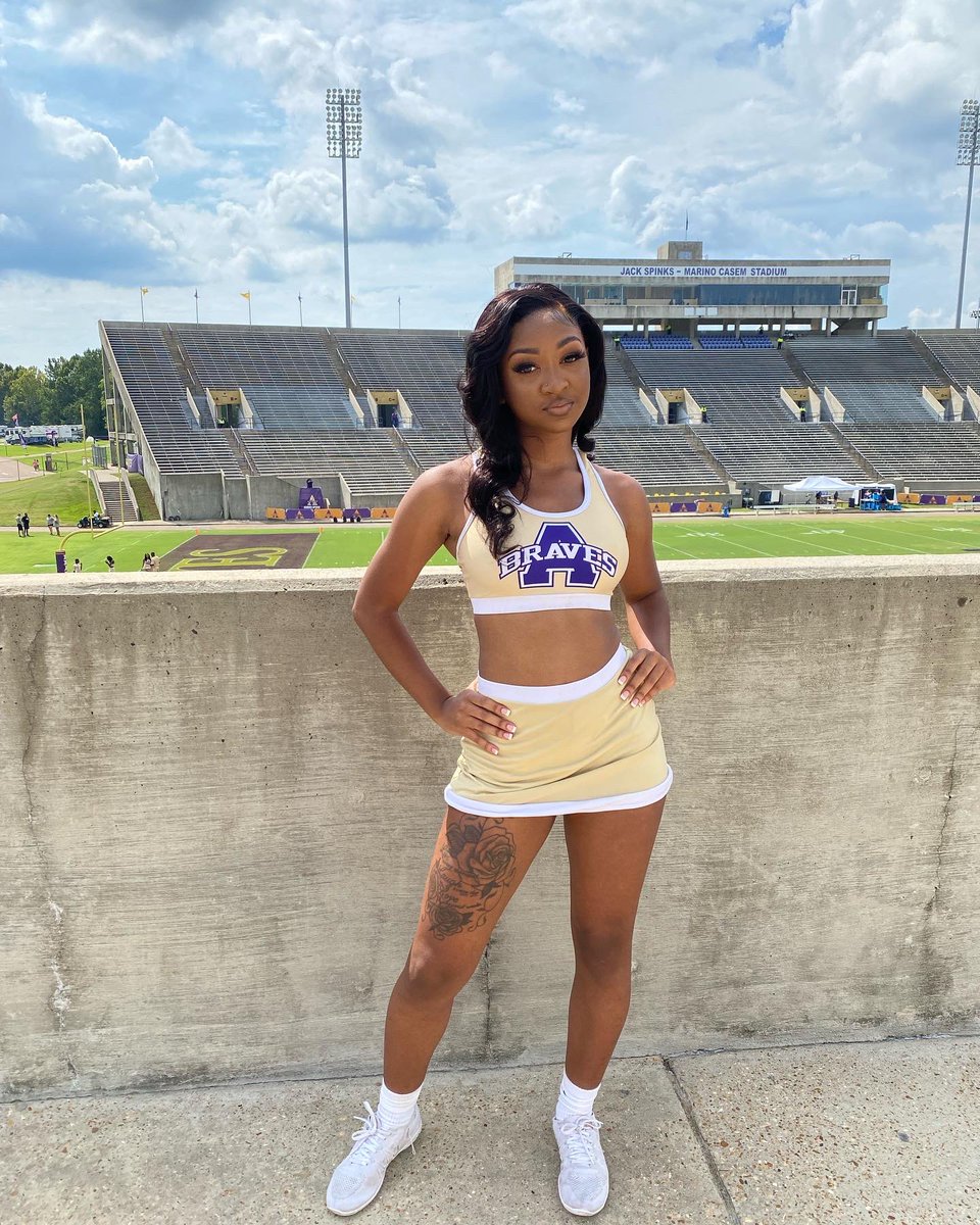 j_iangel's tweet photo. It’s Saturday, right ? 💜💛 

#alcorncheer #bebrave #fearthebrave https://t.co/jgd596gkHv