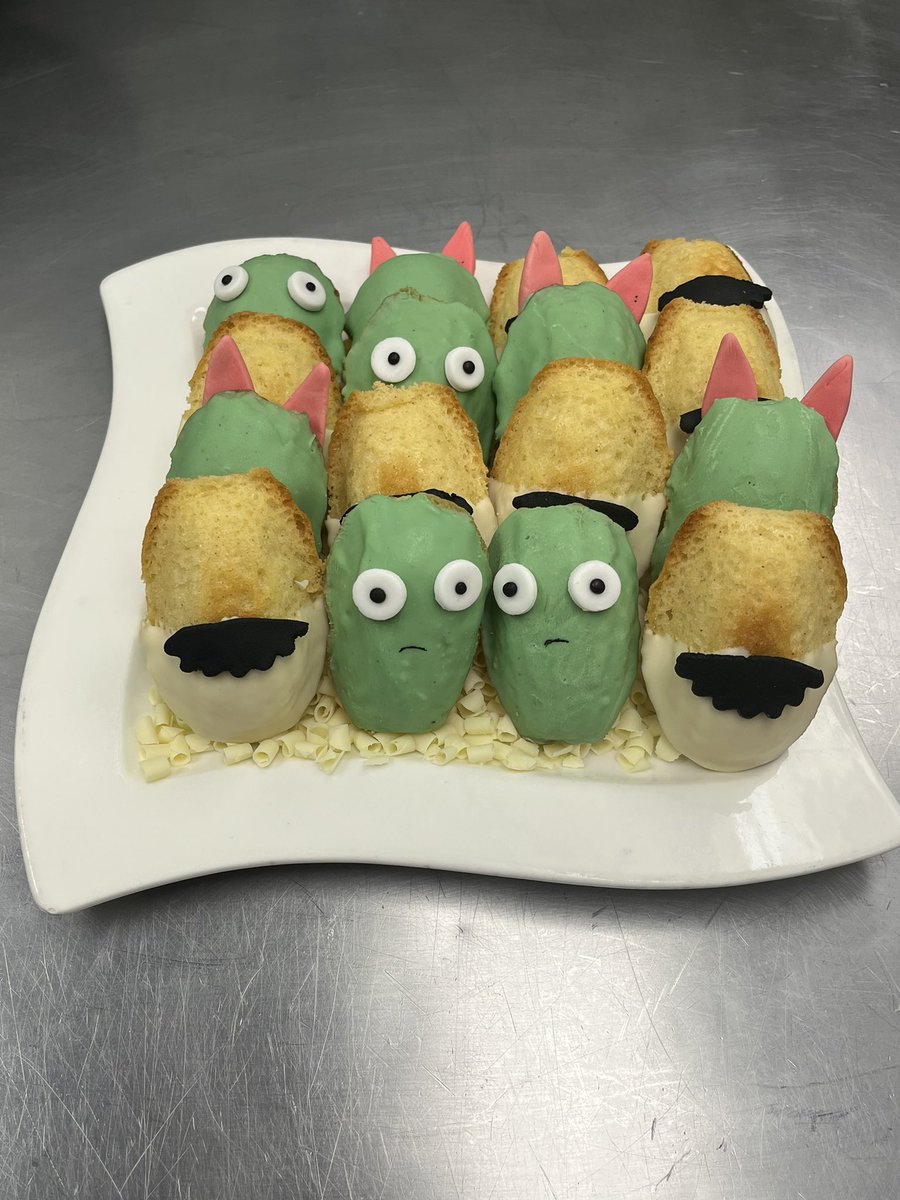 LilMermaid612's tweet photo. In honor of Bob and Linda’s anniversary I made Bob’s Madeleines! It’s 9/3, 9 is divisible by 3. @lorenbouchard @JohnRobertsFun @HJBenjamin #BobsBurgers https://t.co/van9IuT4XJ