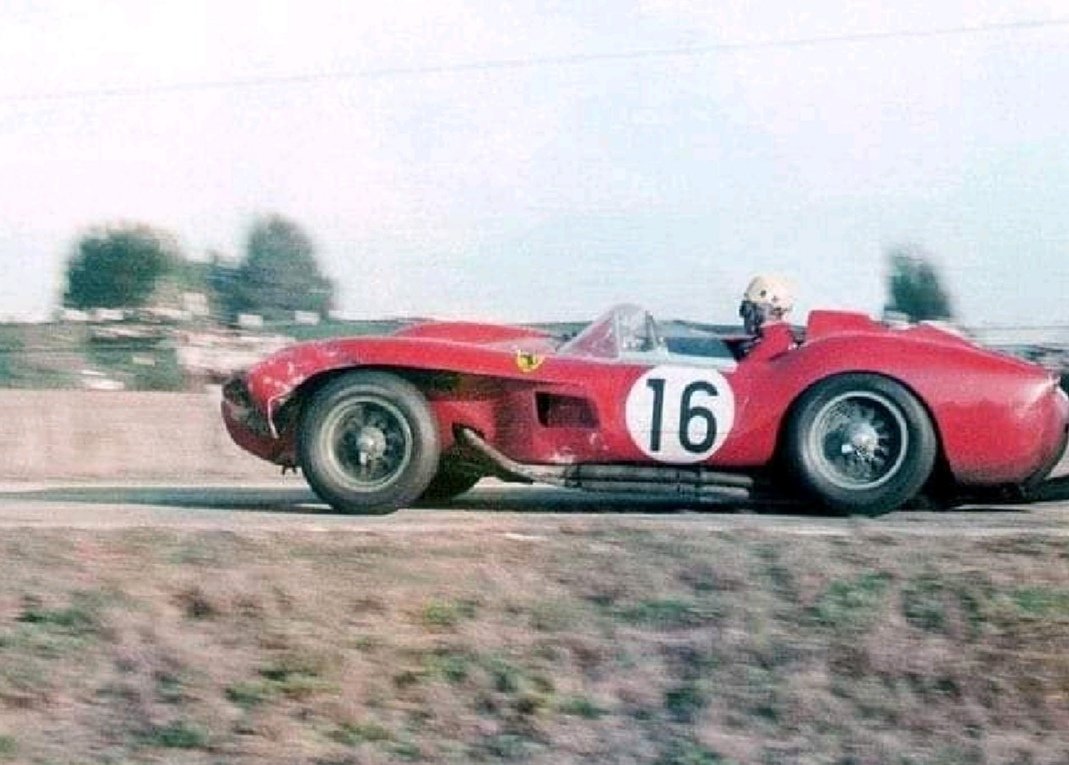 Retromania4ever's tweet photo. 1958 Sebring 12 hours 🏁
Luigi Musso 🇮🇹 in his Ferrari 250TR/58 (2nd place overall)
@Retromania4ever #classiccars https://t.co/rfnfG1Z4Bz