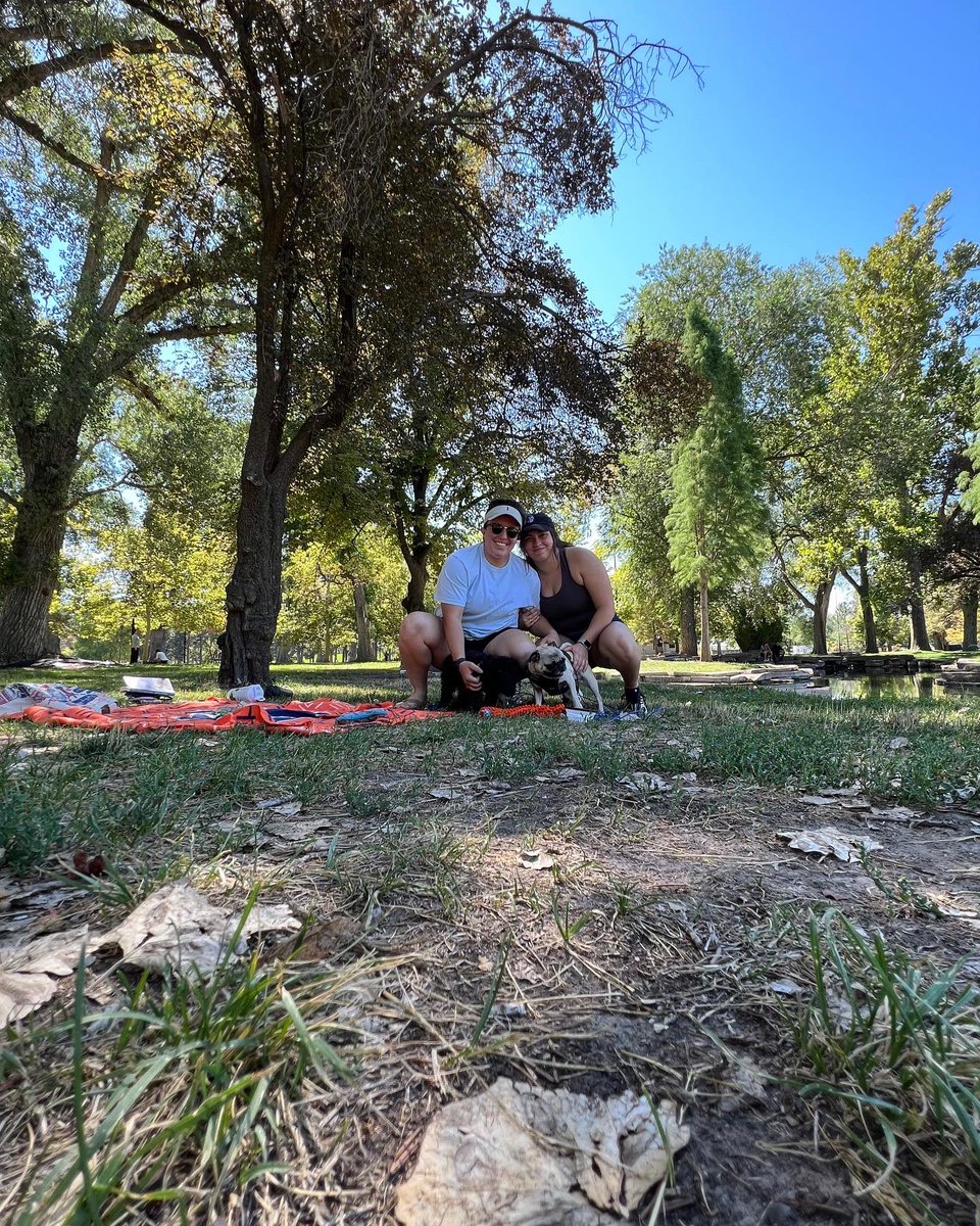 Great Saturday morning with my favorite girls 🥰 (And definitely a recommended read)! Loving life with you <a href="/bellaaaloya/">bella bee🐝</a>