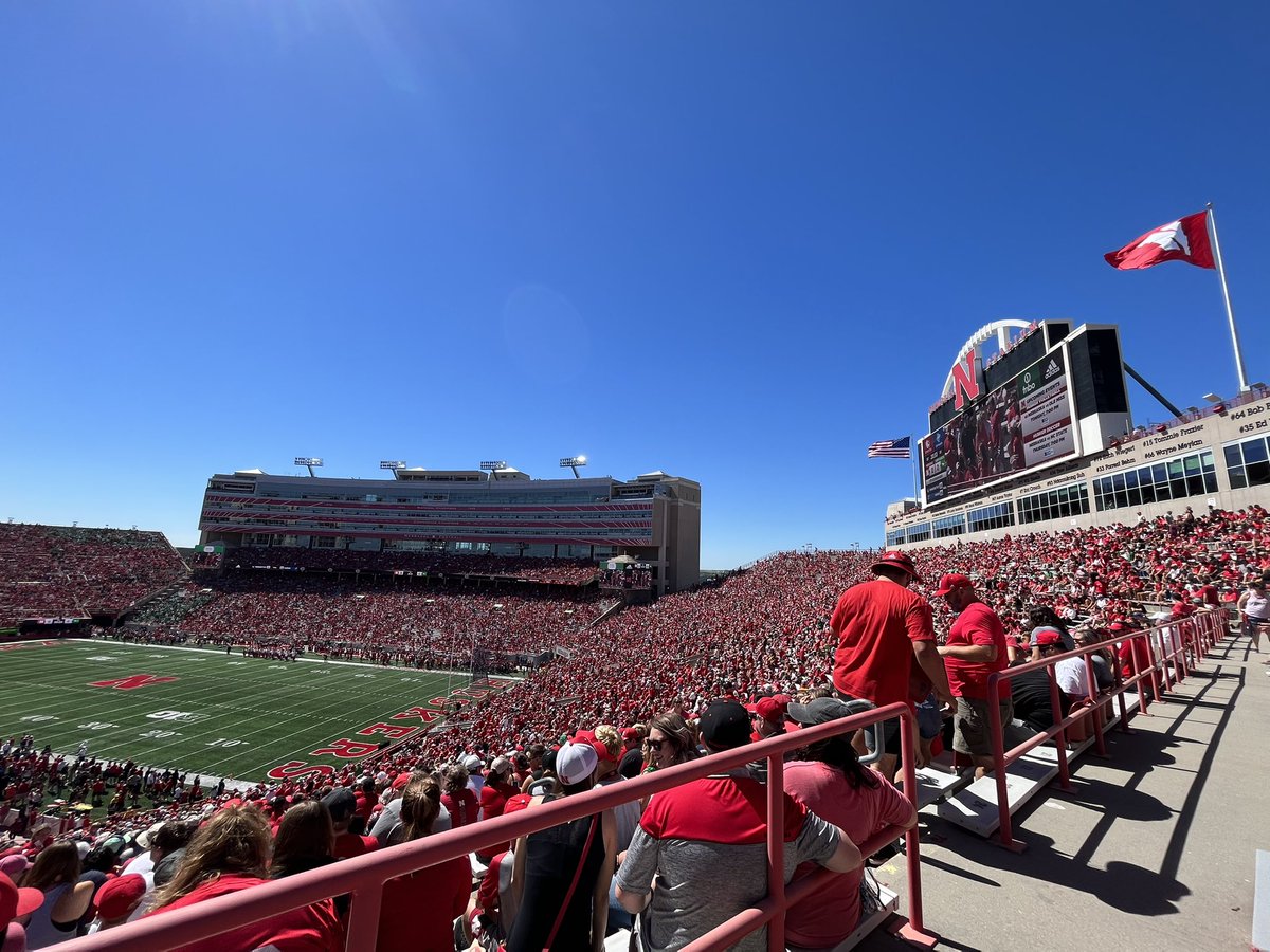 For me…. I really like corn. I can’t imagine a more beautiful thing. 😂🌽🌽

#GBR ❤️🤍🎈🏈