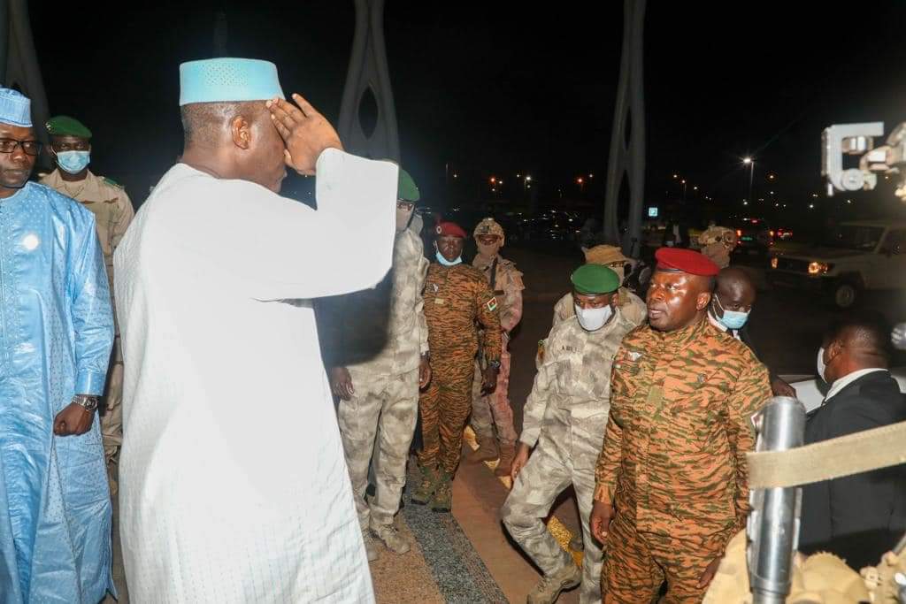 Gal_Abd_Maiga's tweet photo. Coopération #Mali 🇲🇱 #Faso🇧🇫

En visite de travail et d’amitié en terre malienne depuis ce matin, j'ai accompagné ce soir, le Président de la transition du Burkina Faso, le Lt-Colonel Paul-Henri Sandaogo DAMIBA, à l'aéroport International Modibo Keita, qui regagne son pays. https://t.co/hx3cnLnGiA