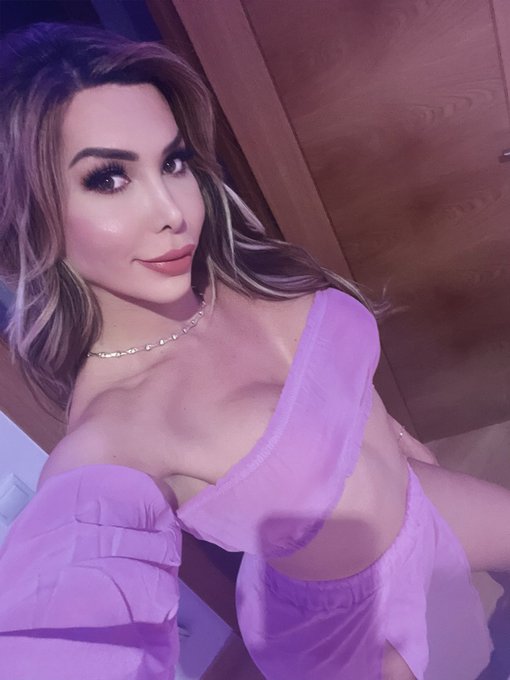 an intelligent woman becomes pretty, she is not sad https://t.co/Uvo9IJ2ePS