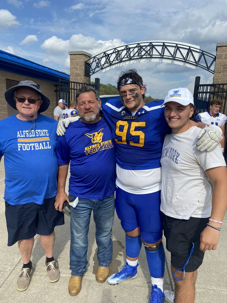 EastchesterFB's tweet photo. Alumni Spotlight: 
Congratulations to Chris Howard (Class of 2022) on his first College Football Win, playing nose-tackle as a freshman! @chrishoward52 @Eagle___Nation #Family #EastchesterFootball https://t.co/M7H29Tj30J