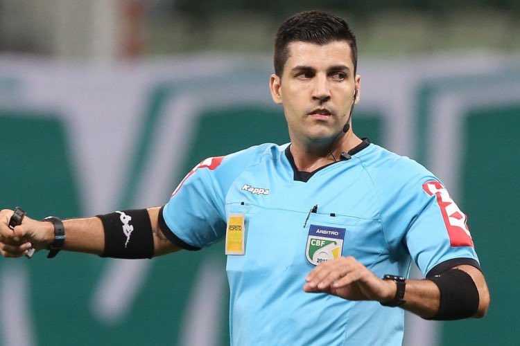 apitoscore's tweet photo. Árbitro: Diego Pombo Lopes 🛂
Nota: 5.51 🟥🟨
VAR: Rodrigo Carvalhes de Miranda 🛃
Nota: 8.68 🟥🟨
-Jogo muito truncado, repleto de polêmicas, arbitragem demorou pra tomar as decisões, se escorou no VAR;
#JUVxAVA #Juventude #Avaí #BR22 #Brasileirao2022 https://t.co/Bx8fhYchjV