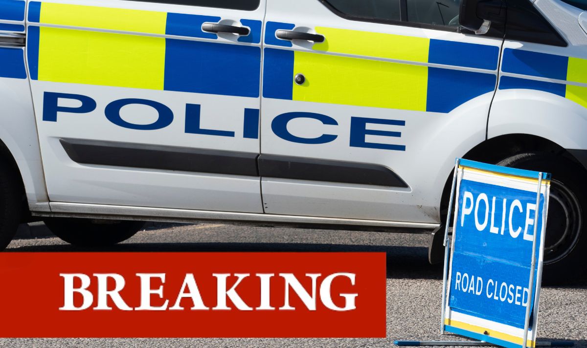 London shooting: Horror scenes as man rushed to hospital with gunman still at large 

express.co.uk/news/uk/166438…