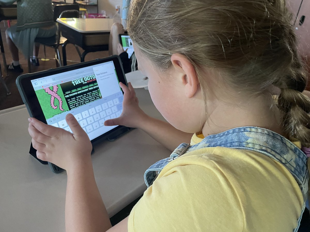 dcderichs's tweet photo. 4th grade researchers learned the importance of using credible sources the hard way #TreeOctopus 🐙 But they ROCKED split screen note taking 📝 using the Notes app! @TimmonsMiss @wheeler_mps https://t.co/dwS3lyETRI