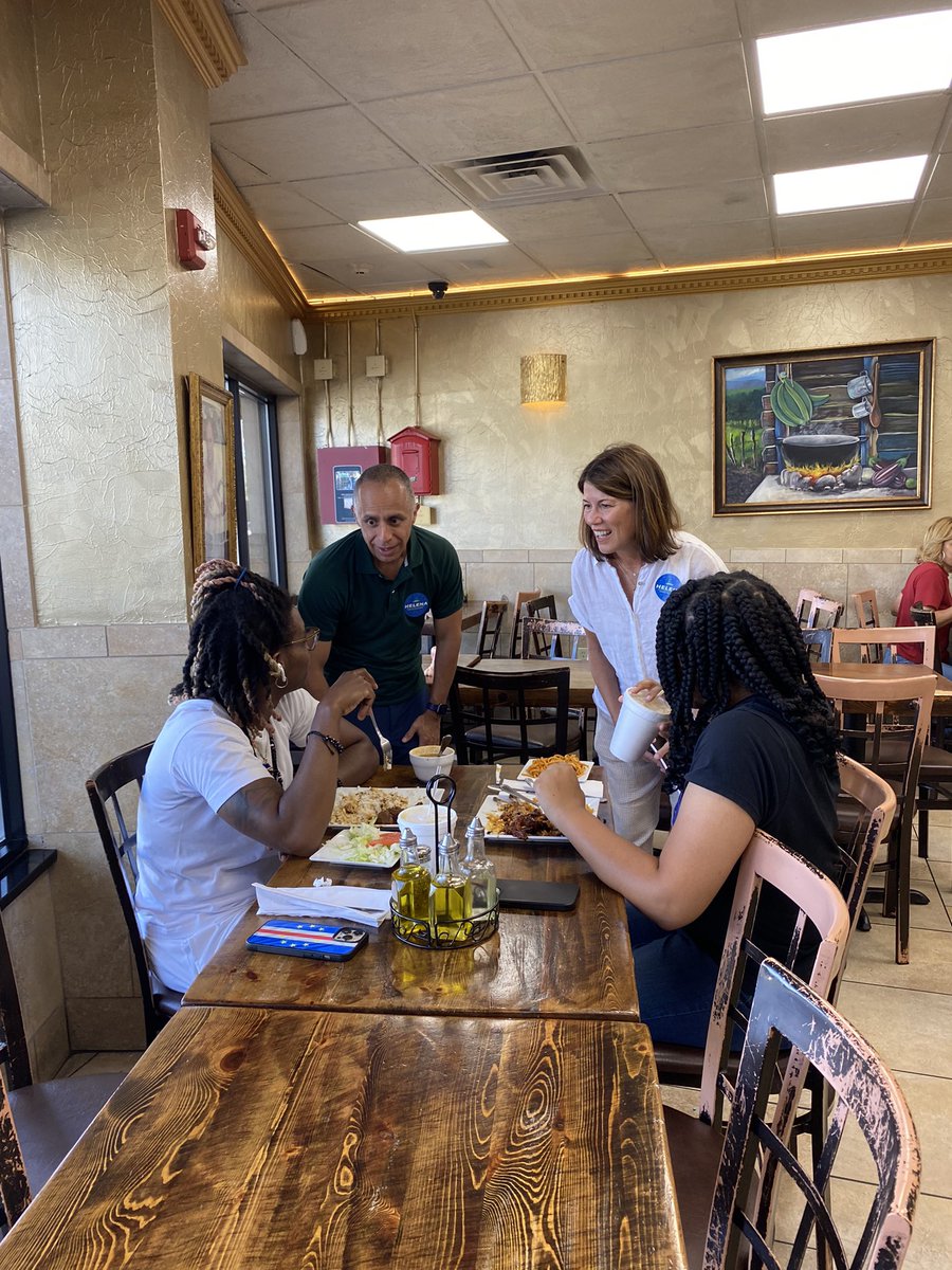 HelenaBFoulkes's tweet photo. Second stop: Amazing to be on Broad Street again visiting small businesses! @Jorge_Elorza #LaBroa https://t.co/dJDtHh9lvp