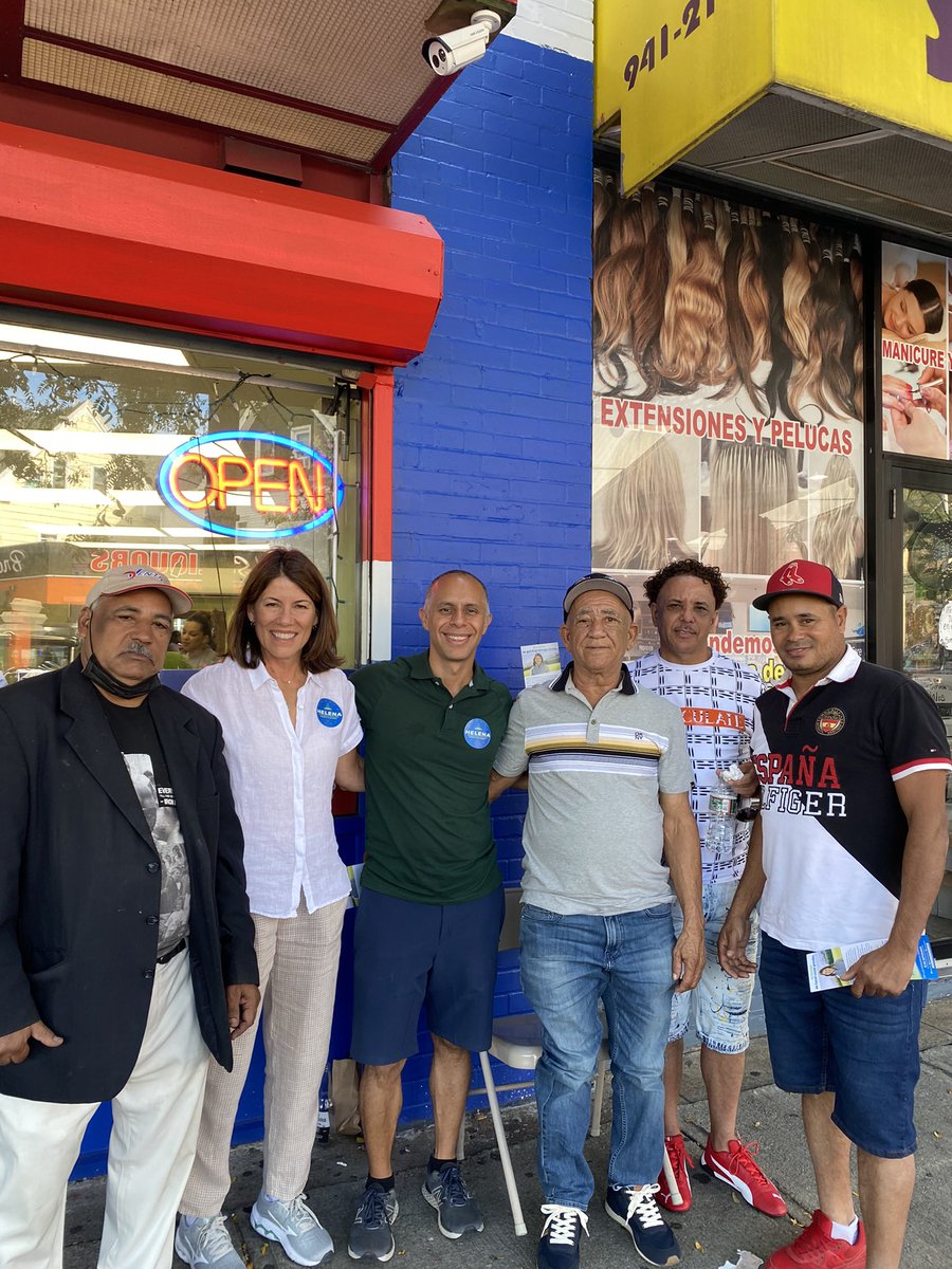 HelenaBFoulkes's tweet photo. Second stop: Amazing to be on Broad Street again visiting small businesses! @Jorge_Elorza #LaBroa https://t.co/dJDtHh9lvp