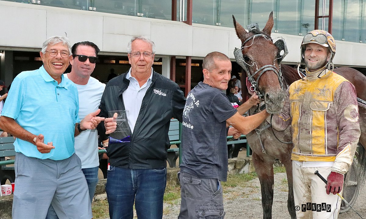 pacerfoto's tweet photo. Refined is the Ohio Sires Stakes Champion veteran mare trotter, winning the $85,000 trot tonight @SciotoRacing.  Mitchell Cushing had the lines for trainer, Virgil Morgan Jr.  The mile was timed in 1:52.4.  @That1BarryGuy https://t.co/MaebLumnNO
