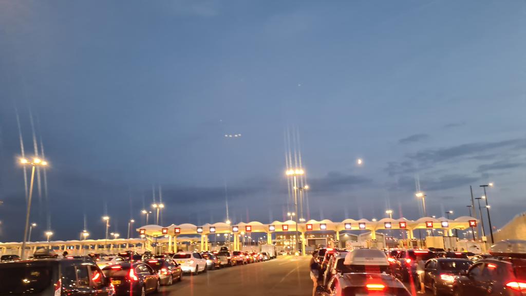 ClaireR02369078's tweet photo. @POferriesupdate 260 minutes with two young kids to get through UK customs. 5 hour 35 minute delay in total. Passenger numbers are known way in advance.... I don't understand why 9 Uk border force lanes were closed!! https://t.co/OgXC3SIoT5