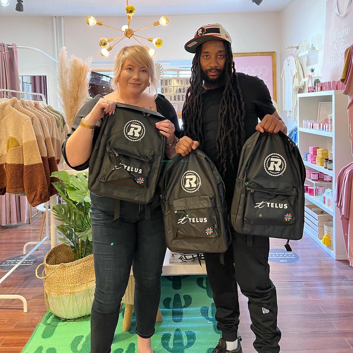 SBODYMORE's tweet image. 🚨BACK 2 SCHOOL GIVEAWAY 🚨

Head over to Instagram for your chance to win 1 of 16 prize packs filled with everything you need for back to school! Thank you @TELUS @FoundationOSEG @JBarresi @OSEGMarkGoudie @REDBLACKS We appreciate you a million! 

LINK: instagram.com/p/CiD5ynBLzaH/…