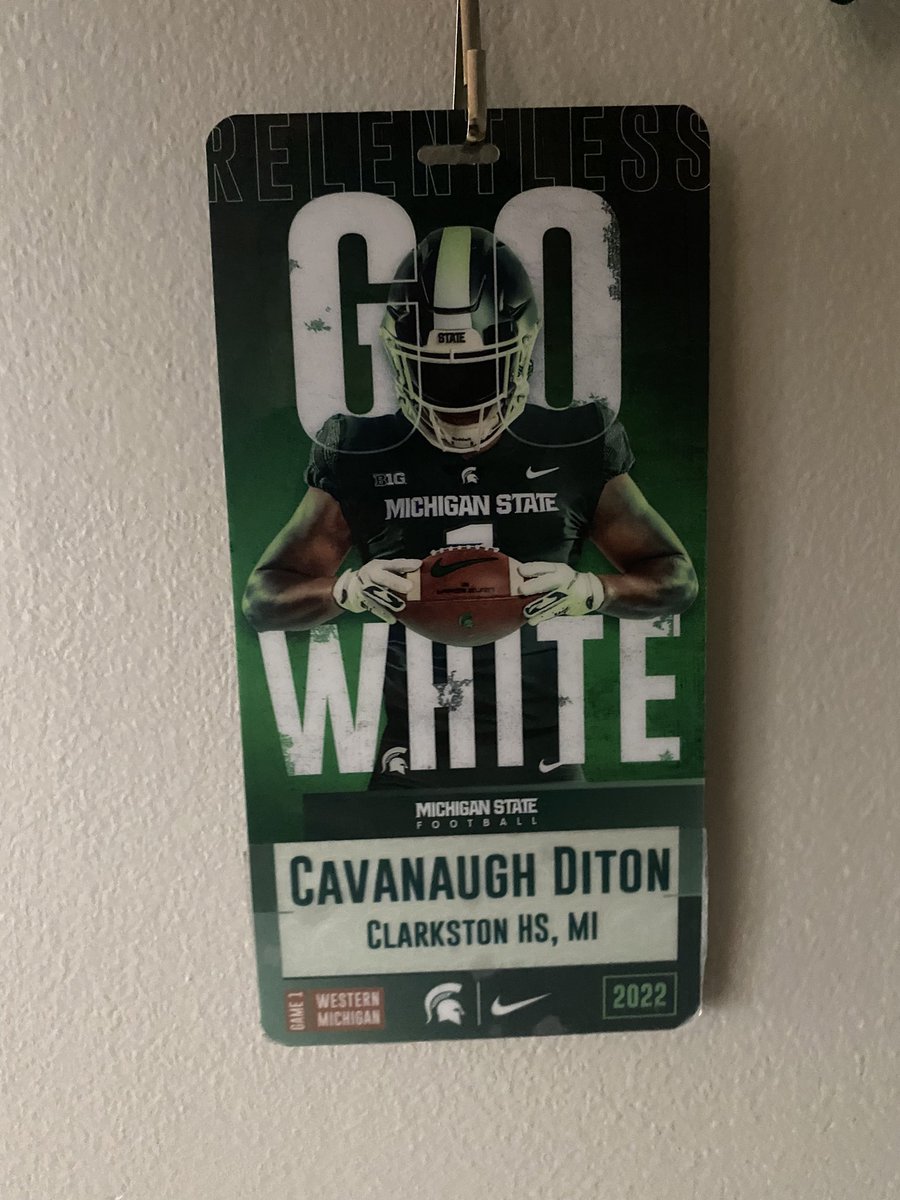 CavanaughDiton's tweet photo. Had a great time last night @MSU_Football 
Great win and even better atmosphere to be part of. Can’t wait to get back on campus!! Thanks for the invite @ScottieHazelton @CoachGebhardt @Coach_mtucker @CoachEls_MSU @CoachHawk_5 @ClarkstonWolves @GregJones5353 @AllenTrieu #GoGreen https://t.co/9KMmbN85nq