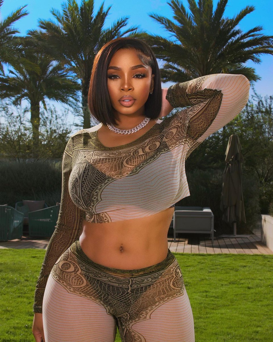 LightSkinKeisha's tweet photo. Either way you slice it, bottom line, I’m da top bitch ! 🤭 https://t.co/DhzcdkYZW7