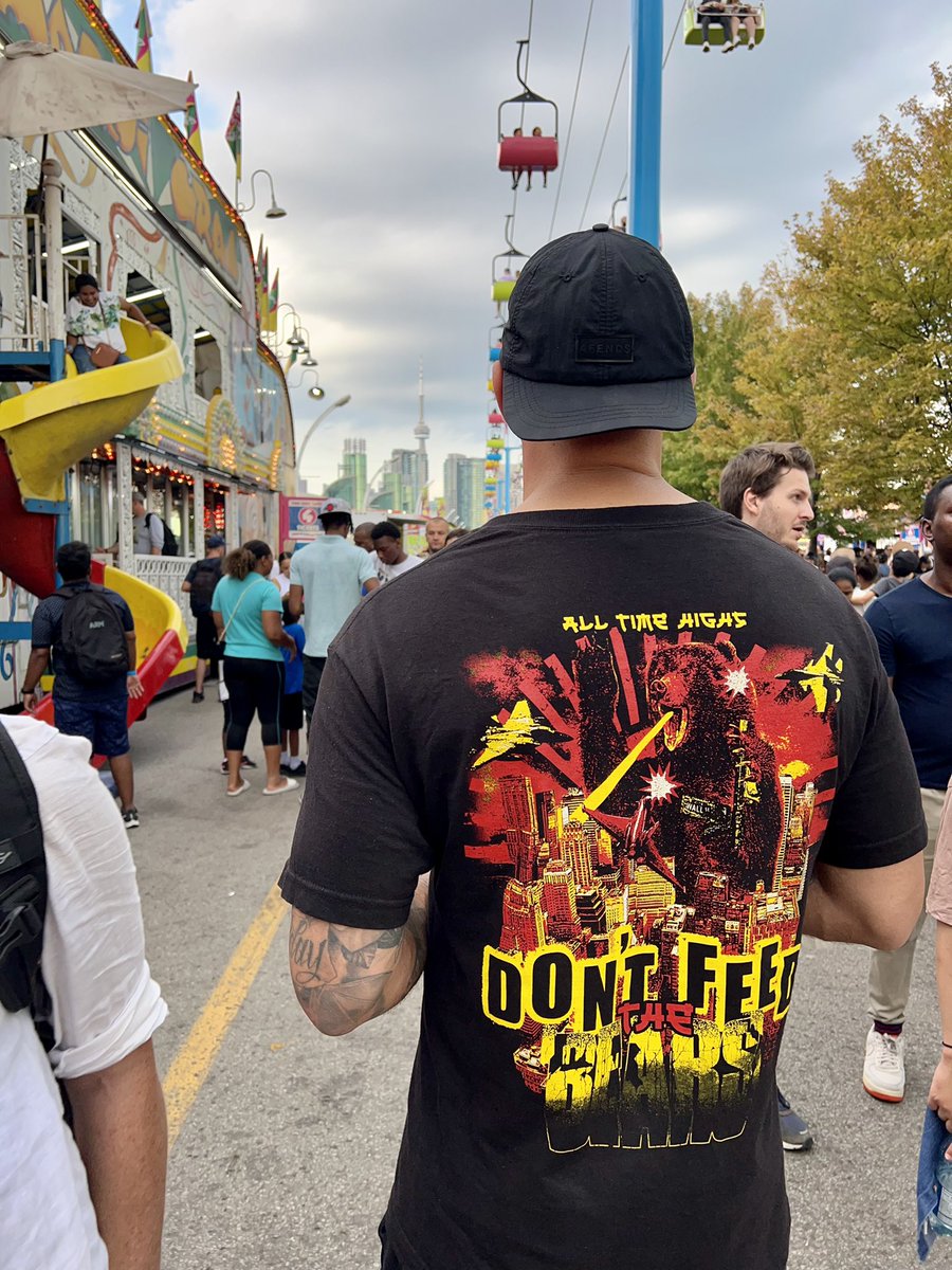 valuemultiplaya's tweet photo. First time rocking my brand in public. Kind of cool getting compliments from normies who probably didnโt even understand the crypto references ๐ซก @alltimehighsco
@LetsGoToTheEX #deepfriedeverything https://t.co/NsesCH4Hqw