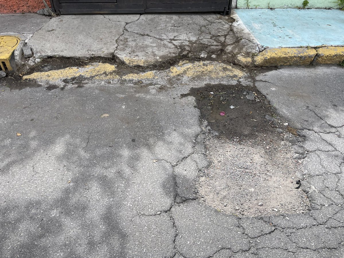 J0S3FO's tweet photo. @Adolfo_Cerqueda Distinguido Presidente Municipal, me atrevo a solicitarle nos apoye con la rehabilitación de la banqueta en donde vive mi señora madre y tres de mis tíos, todos de la tercera edad, ya que pueden sufrir un accidente al salir. Le agradezco de sus finas atenciones. https://t.co/F3knlpa9au
