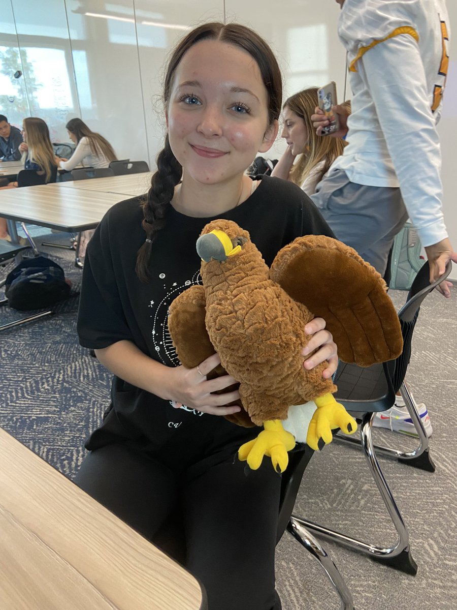 MsPrechtFHS's tweet photo. Aubrey was the weekly winner of the Golden Leadership Award for @FreddyHS_StuCo 🏆 She worked all summer planning the pep assembly for the first day of school to introduce the new @Frederick_HS mascot! 🦅 Thank you for your time and dedication, Aubrey! https://t.co/JBwBcbbkHl