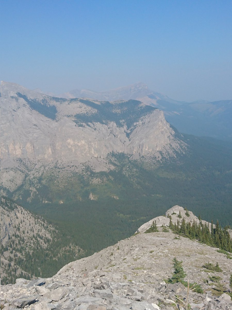 ktbsievers's tweet image. "Are you sure you want to do another one the day after a pretty long hike?"
"Yea, I won't say no to Yamnuska are you kidding"

📍 Mt. Yamnuska