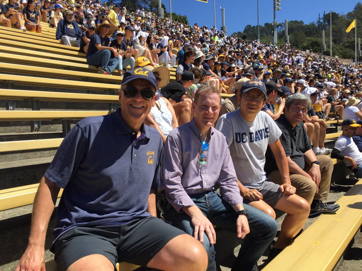 h8stn4d's tweet photo. Doesn’t get better than being at a Cal game! #GoBears https://t.co/MQsMQVyDPf