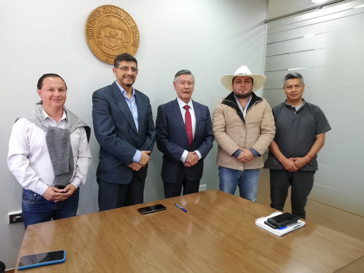 Una delegación del PME mantuvo una reunión con la academia.
La Universidad Central y el PME evaluaron el compromiso d cupo significativo de ingreso de  montubios.
Las oportunidades q se logran son en beneficio d los hijos d los líderes locales y demás autodefinidos en territorio