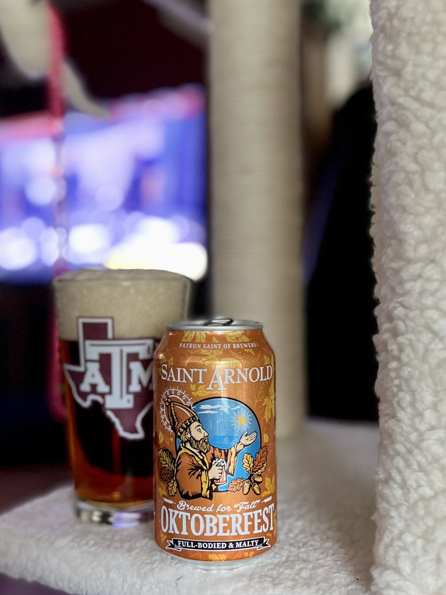 astrosguy's tweet photo. It’s officially Fall in my opinion. #BTHOshsu #GigEm #HoustonBeer https://t.co/vZrD83uynT