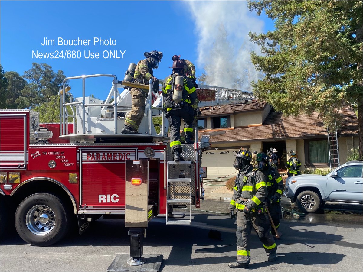 News24680's tweet photo. Fire Burning in #WalnutCreek
Crews (and photographer Jim Boucher) on the scene of a residential fire in the 2400 block of Lavender Dr. at Rudgear in #WalnutCreek https://t.co/JlPWPtVJTc