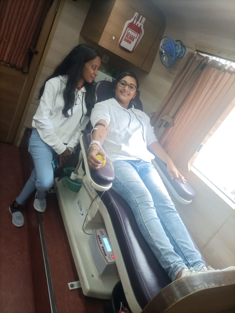 BaadshahDHF's tweet photo. Blood donation on 2nd September on the account of our beloved Baadshah @KicchaSudeep boss birthday by one of our admin of @baadshahgirlska jai kichcha♥️ #BaadshahGirlsKarnataka @iampriya06 @iamsanvisudeep @KichchaKiran #kicchasudeep https://t.co/dSE0uxKZQH