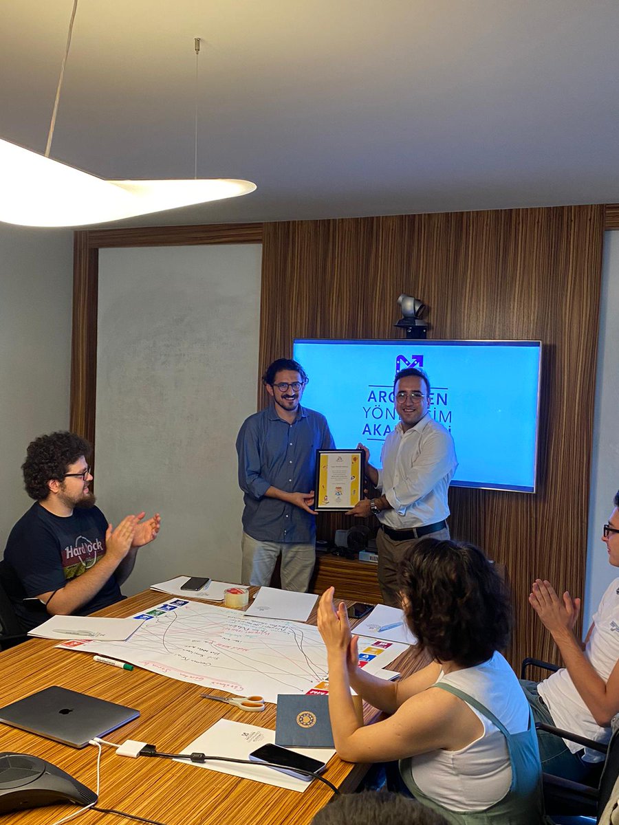 genclikagi's tweet photo. Argüden Yönetişim Akademisi (@ArgudenAkd) ve Yönetim Kurulunda Kadın Derneği (@ykda_kadin) ortaklığında gerçekleştirilen Sürdürülebilirlik Fabrikası adlı proje için 3 Eylül 2022 tarihinde Argüden Yönetişim Akademisi ofisinde ideathon düzenlendi! + https://t.co/YUtQQDTWBl