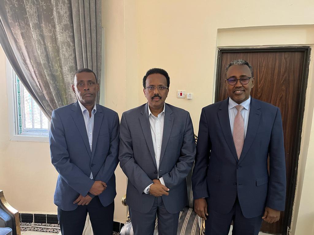 HIPSINSTITUTE's tweet photo. Heritage's board chair, @abdulkareemjama, and executive director, Dr. @afyare_elmi, paid a courtesy visit to former President @M_Farmaajo and had an interesting discussion and reflection on the journey of state-building. https://t.co/YPdj1e4rWG