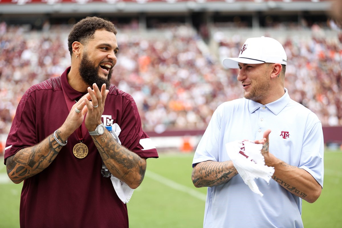 AggieFootball's tweet photo. While we're in a weather delay, let us grace your timeline with some 📸's of two 🐐's.

Always glad to have to @JManziel2 and @MikeEvans13_ back home in Kyle Field. https://t.co/OYQE1qU7HL