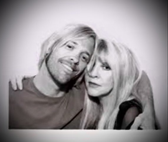 EmLit's tweet image. What a beautiful and heartbreaking tribute from Stevie Nicks. Taylor was truly loved by many 💔🥁🤘🏼🎶 @foofighters #taylorhawkinstribute