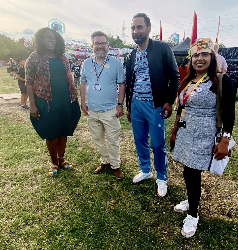 JamesAsser's tweet photo. Lots of local people 👨‍👩‍👧‍👧, good weather🌞 &amp; lots of fun 🛼💃🏾🥁♟🎨🎤🍦🍟at @NewhamUnlocked in Beckton Park 🌳 this afternoon. #Newham #Beckton #NewhamUnlocked https://t.co/IO8HdN7pai