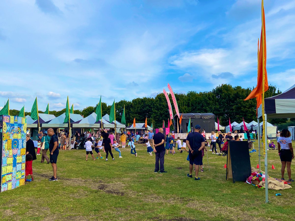 JamesAsser's tweet photo. Lots of local people 👨‍👩‍👧‍👧, good weather🌞 &amp; lots of fun 🛼💃🏾🥁♟🎨🎤🍦🍟at @NewhamUnlocked in Beckton Park 🌳 this afternoon. #Newham #Beckton #NewhamUnlocked https://t.co/IO8HdN7pai