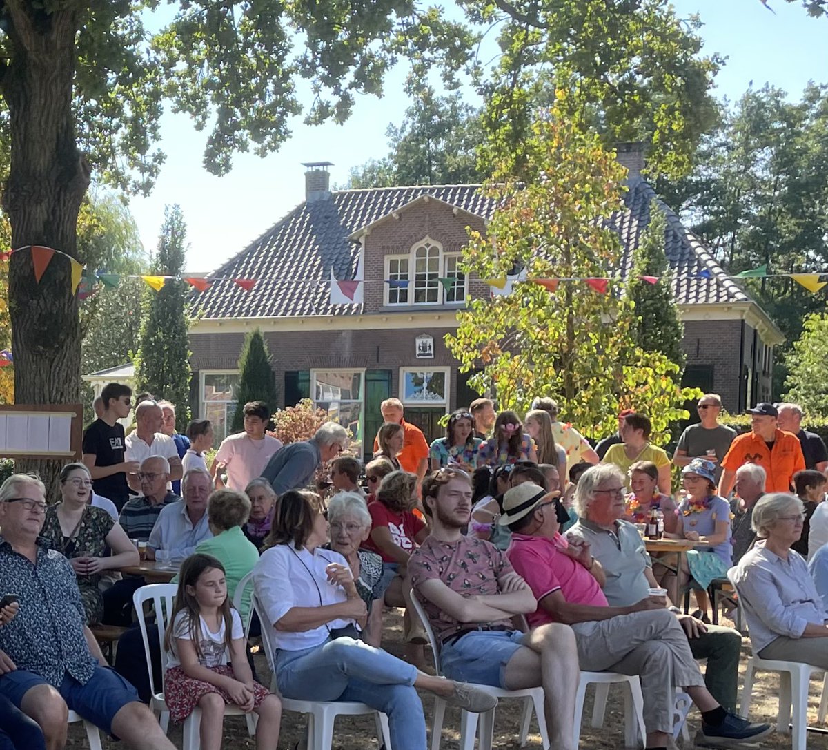 Volksfeest Keppel en Eldrik 2022. Mooie optocht en prachtig verklede inwoners. Het vogelschieten was spannend tot op het eind. Volksfeesten zorgen voor de sociale cohesie in de dorpen. Dankzij de inzet van veel vrijwilligers een geslaagde dag. #Bronckhorst #volksfeest