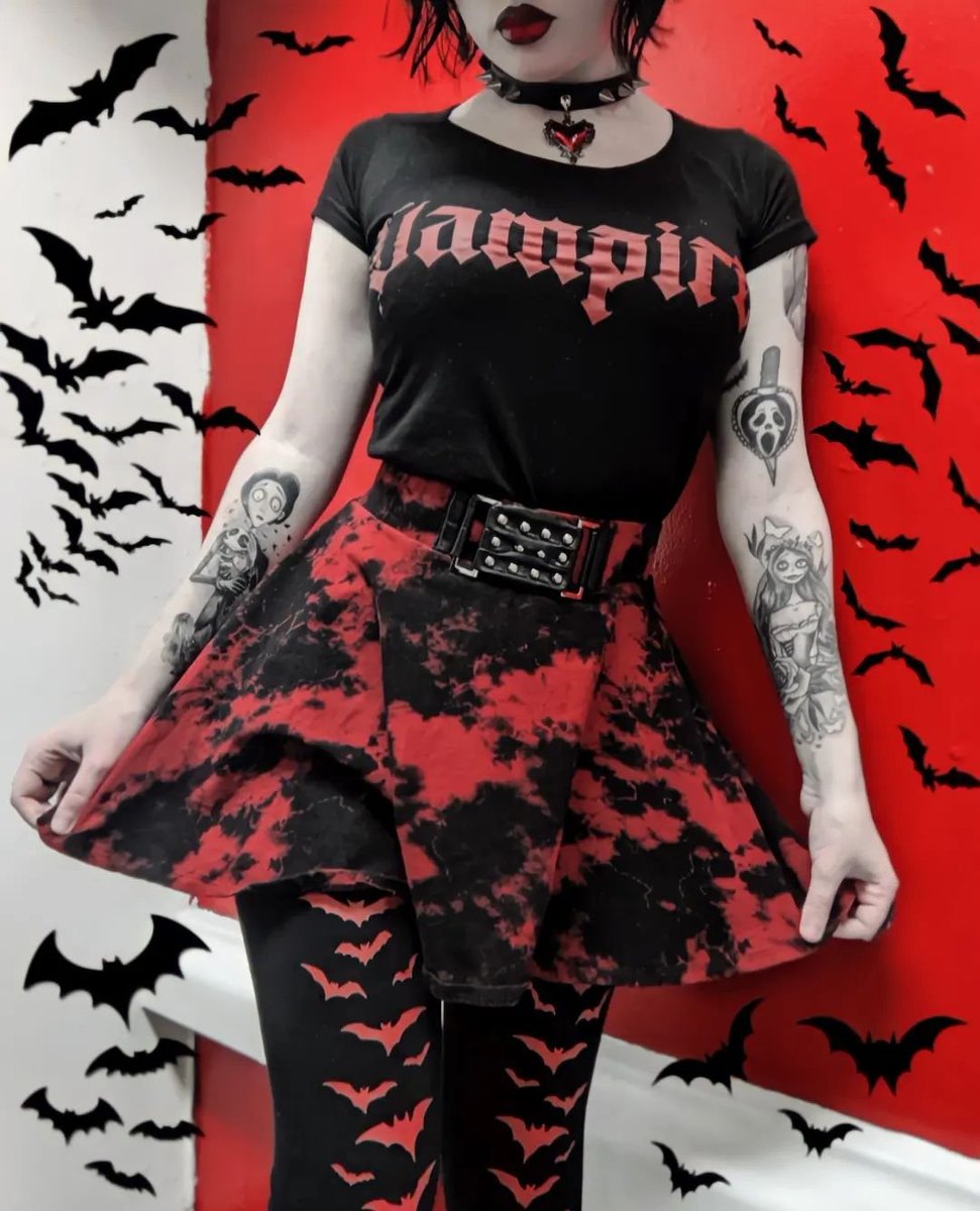 VampireFreaks's tweet photo. The stunning @vampren_ rocking our vampy wares! 🧛♂️🦇
#gothic #goth #vampire #vampfashion #vampirefreaks #vampirestyle #vampirelover #vamp #gothstyle #gothfashion #gothlook #gothgoth #gothicstyle #gothicfashion #alternative #altfashion #vampires https://t.co/ijp0DeAH4s