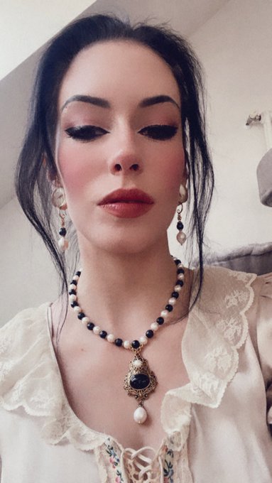 TW Pornstars - Anna De Ville. Pictures and videos from Twitter.