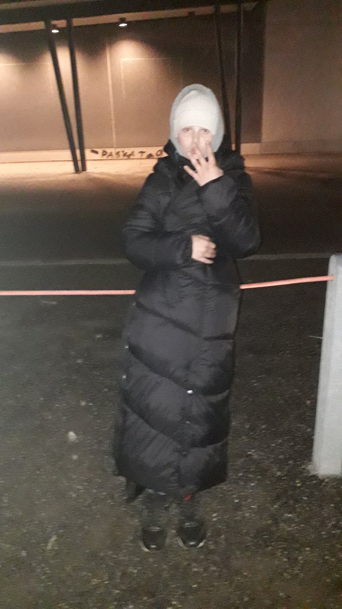 KamiKazila's tweet photo. Kenen mutsi eksynyt suoraman koululle #babushka #äitienpäivä2022 https://t.co/jyRZQkD5ig