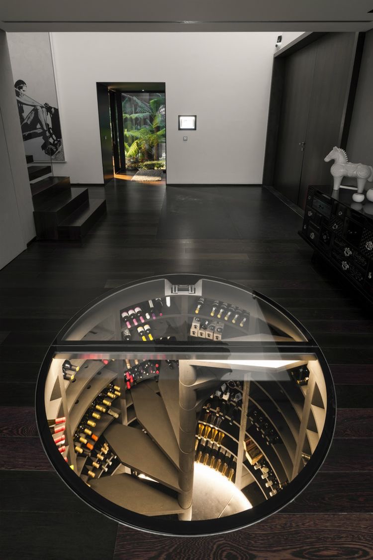 INTERIORBYHUT's tweet photo. I love this underground wine cellar 😳 https://t.co/0GRsTeAl8J