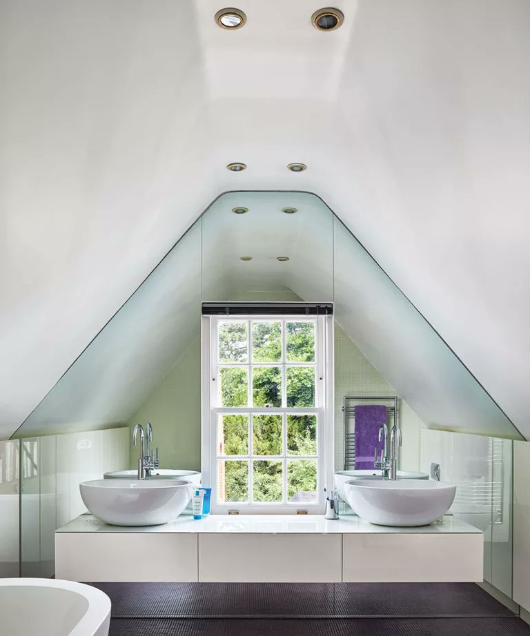 doris_realtor's tweet photo. Do any of these bathroom lighting options appeal to you? #homerenovations #homeprojects  https://t.co/6pvZtCRSmT https://t.co/AUrtI1RELV