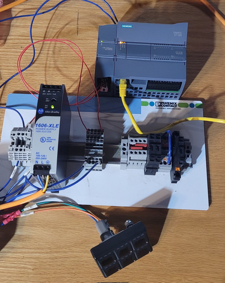 StewartControls's tweet photo. What's going on here? 🤔

#stewartcontrols #siemens #CAN #canopen #grayhill #plc #automation #IXXAT https://t.co/Ggtei1QJCq