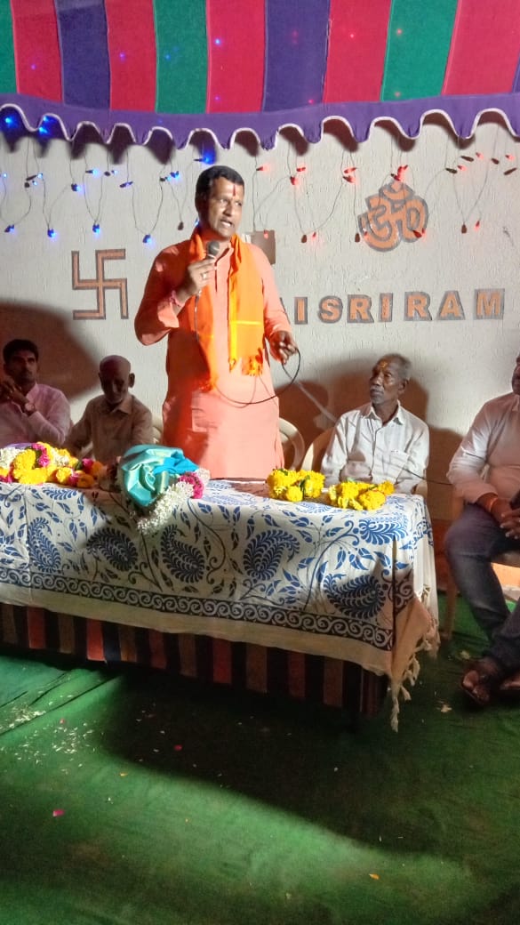DSP4BJP's tweet photo. ��ುಮನಾಬಾದ ಮತಕ್ಷೇತ್ರದ ಕಠೋಳ್ಳಿ ಗ್ರಾಮ ದೇವರಾದ ಶ್ರೀ ಹನುಮಾನ ಮಂದಿರದ ಶ್ರಾವಣ ಮಾಸದ ಪ್ರಸಾದ ಸಮಾಪ್ತಿ ಕಾರ್ಯಕ್ರಮದಲ್ಲಿ ಪಾಲ್ಗೊಂಡು ಮಾತಾನಾಡಿದೆ.

#drsiddupatilhumanabad https://t.co/WzxIsycTq9