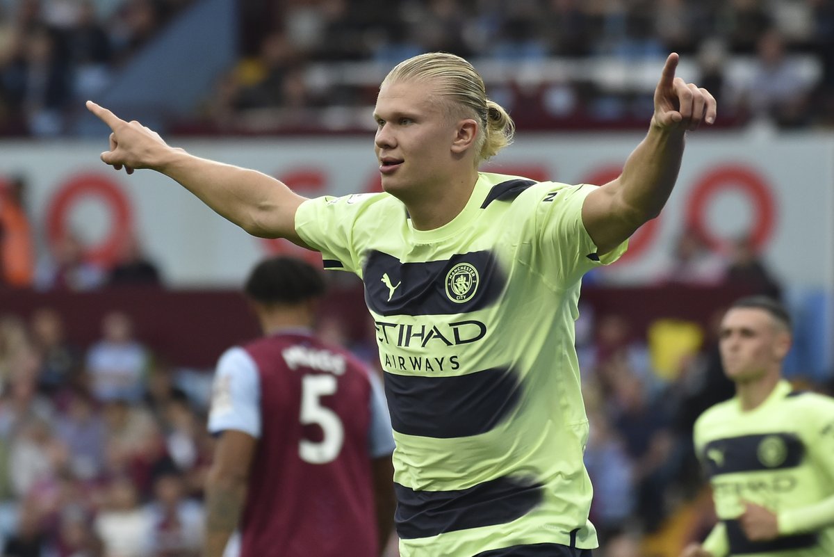 FootballFunnnys's tweet photo. Premier League games played before scoring 10 goals.

Cristiano 65
Kane 31
Henry 27
Drogba 27
Aguero 24

HAALAND: 6 https://t.co/zCWKcMIlEL
