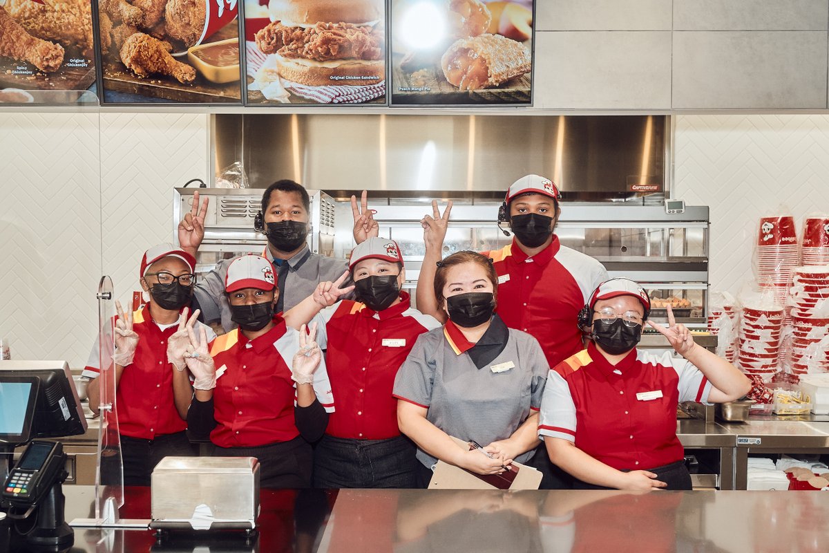 JollibeeUSA's tweet photo. A super BIG thank you to the city and the thousands of you who came through and made our first day in Philly a hit! We had an amazing time while serving up some Jollibee faves 🍗😋.  

Open from 9AM to 11PM for Dine-In ,To-Go, and Drive-Thru only at 7340 Bustleton Ave. https://t.co/kEjWIia021