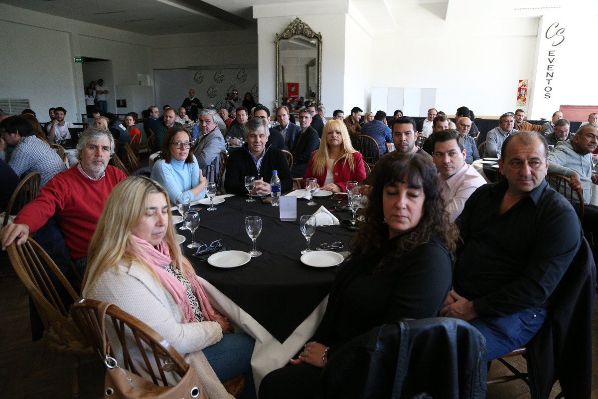 🟢 Bloque 1 - Economía y Comunidad 
VECINALISMO Y REFORMA ADMINISTRATIVA
Contando experiencias de gestión, el Intendente de Villarino Carlos Bevilacqua, el Intendente de Necochea <a href="/arturoarojas/">Arturo Rojas</a>, Intendente de Salliquelo <a href="/JuanNosetti/">Juan Miguel Nosetti</a> y el ex intendente <a href="/SkansiMarcelo/">Marcelo A. Skansi</a>