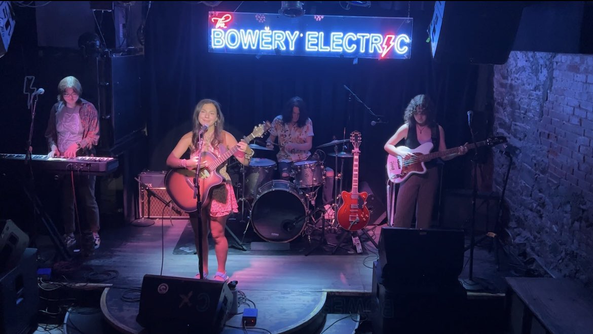 RebeccLynn's tweet photo. Had an amazing time performing at gigs recently! Next gig, Cyclones Game tonight 🤍 @boweryelectric @DontTellMamaNYC #nyc #music #spotify #concert #singer #songwriter https://t.co/FF9LxoKJIK