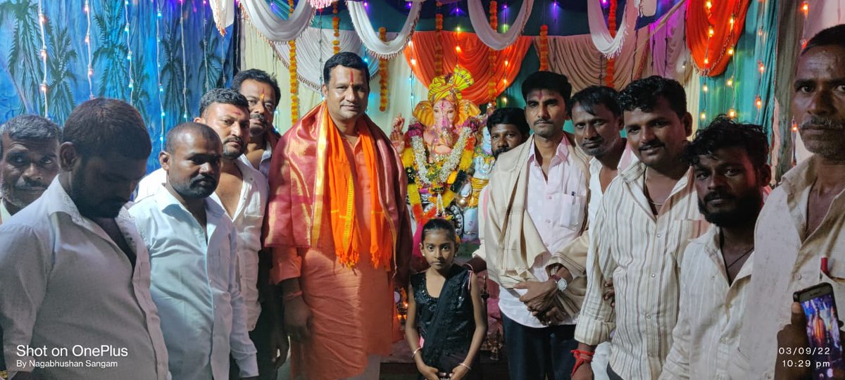 DSP4BJP's tweet photo. ಹುಮನಾಬಾದ ಮತಕ್ಷೇತ್ರದ #ಹಳ್ಳಿಖೇಡ್ ಕೆ ವಾಡಿ ಗ್ರಾಮದಲ್ಲಿ ಪ್ರತಿಷ್ಠಾ���ಿಸಿದ ಶ್ರೀ ಗಣೇಶನ ದರ್ಶನ ಮಾಡಲು ಗ್ರಾಮಕ್ಕೆ ಹೋದಾಗ ಗ್ರಾಮಸ್ಥರು ನನ್ನನ್ನಾ ತಡಾ ರಾತ್ರಿ ಆದರು ಅದ್ದೂರಿಯಾಗಿ ಸ್ವಾಗತಿಸಿ ಅಭಿನಂದಿಸಿದರು. ಅವರ ಈ ಪ್ರೀತಿ ವಿಶ್ವಾಸಕ್ಕೆ ಸದಾ ಚಿರ ಋಣಿಯಾಗಿರುತ್ತೆನೆ.

#Drsiddupatilhumanabad https://t.co/f6GP2H8OFS