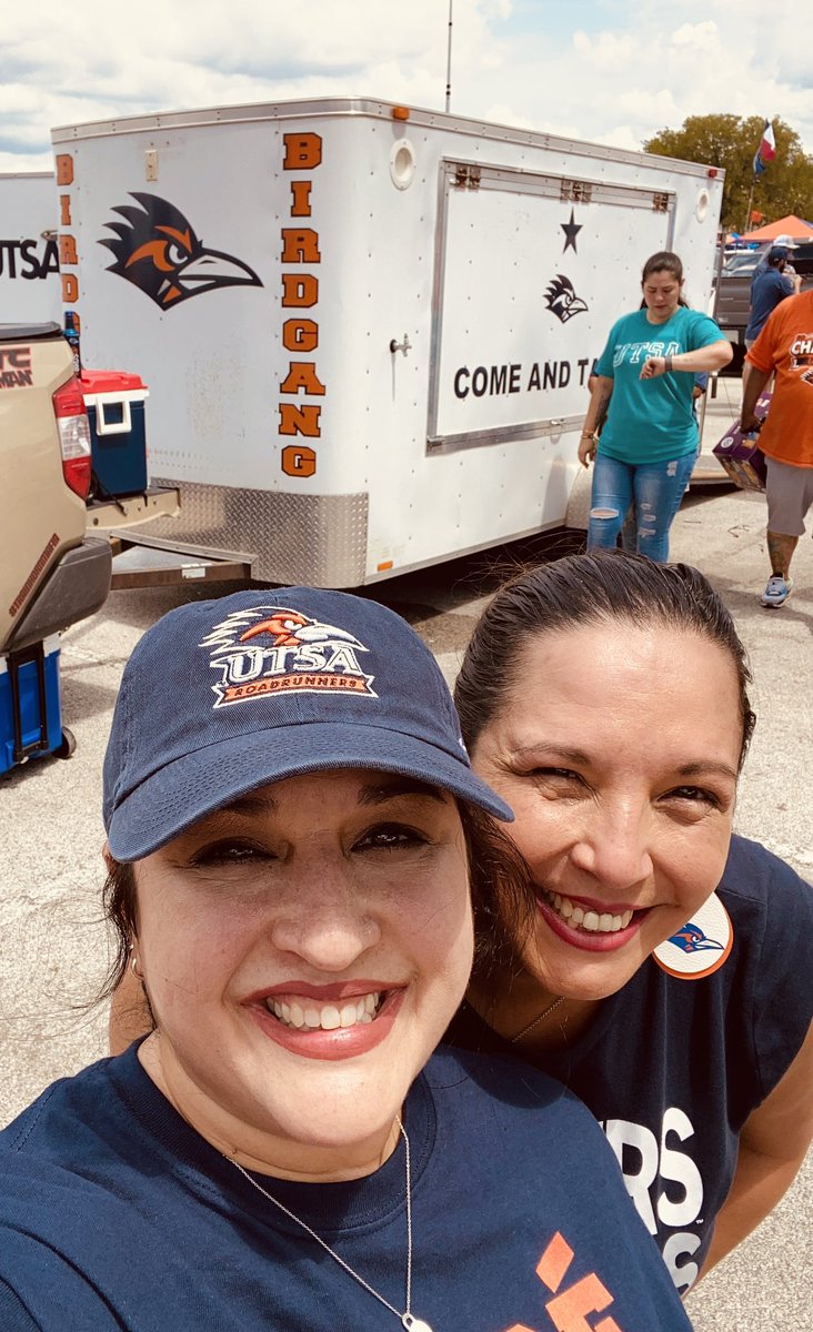 jenne5309's tweet photo. It is time! @UTSABirdGang, #besttailgatethereis! @rgarza1625 https://t.co/vRU9auBdmr