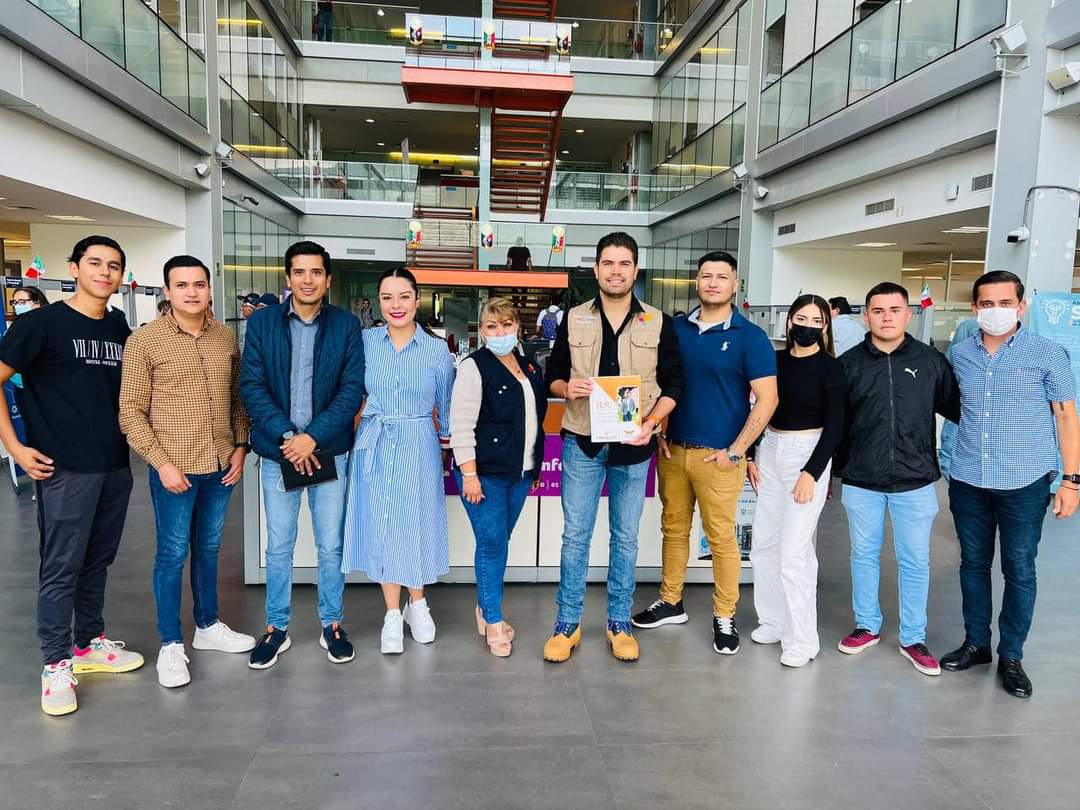 GAVEL_MX's tweet photo. Este año como Regidor del @GobTlajomulco ha sido toda una experiencia, resumido en este #PrimerInforme.

Agradezco a mi equipo que no afloja y a las y los ciudadanos de #Tlajo que nos dieron la oportunidad de seguir confiando en nosotros.

¡A darle! #RegidorEnMovimiento🍊 https://t.co/R8yrKFPUVy