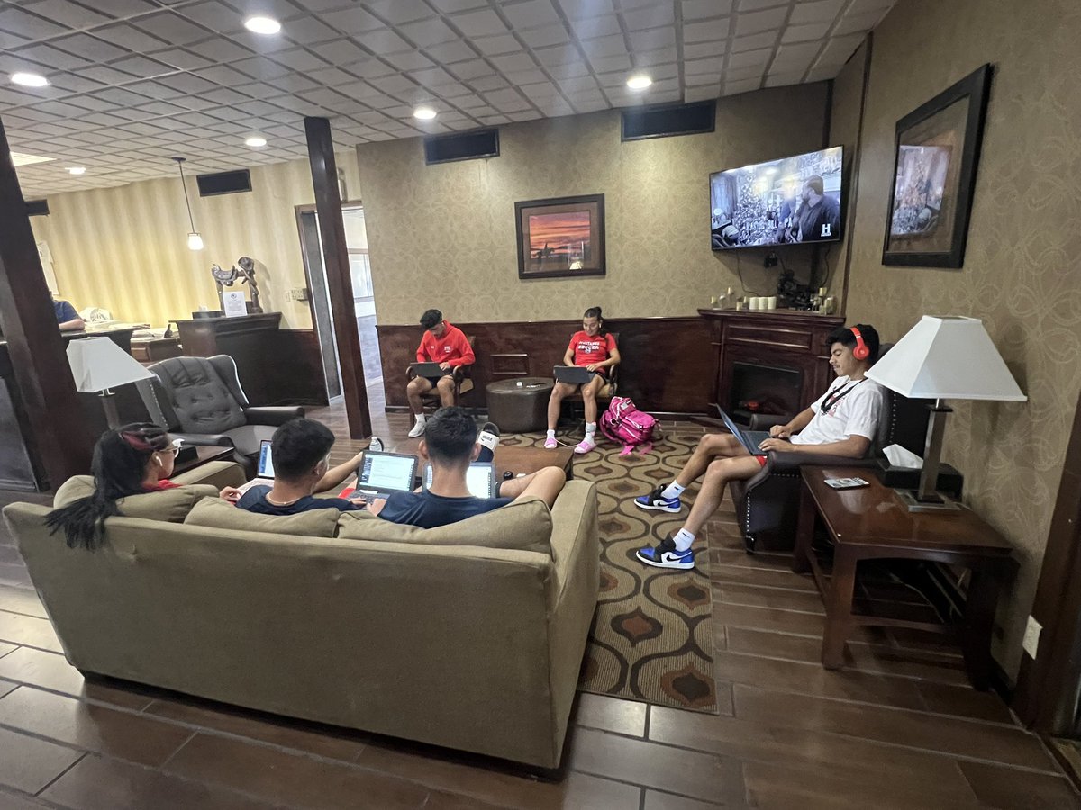 USW_MSoccer's tweet photo. Study hall before we hit the pitch tonight.#Mustangsoccer⚽️ https://t.co/aZkgriiu6M