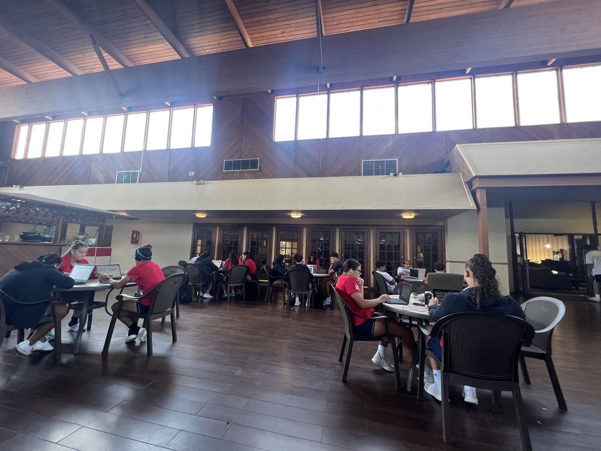 Study hall before we hit the pitch tonight.#Mustangsoccer⚽️